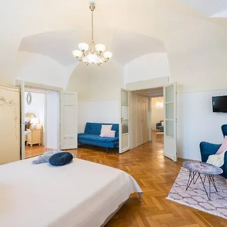 Apartmán Rose / Romantic & Cozy / City Center *