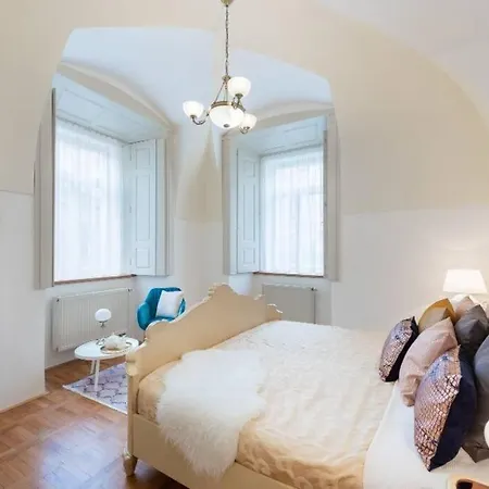 Apartment Rose / Romantic & Cozy / City Center Prag