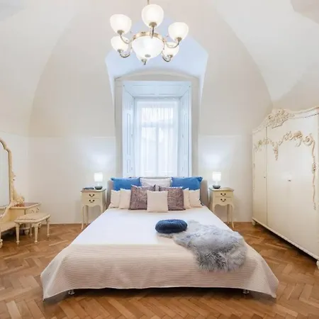 Apartment Rose / Romantic & Cozy / City Center