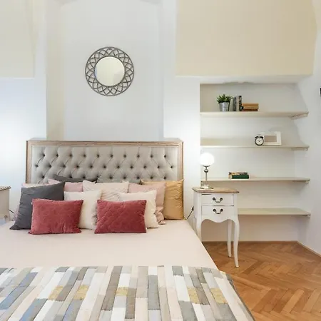 Apartment Rose / Romantic & Cozy / City Center Prag