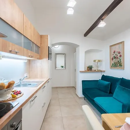 Rose / Romantic & Cozy / City Center Apartment Prag