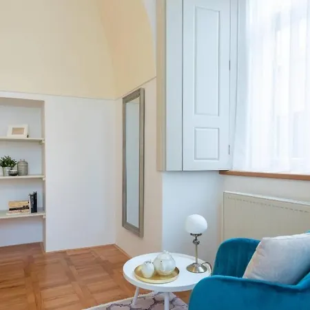 Apartment Rose / Romantic & Cozy / City Center