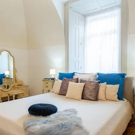 Rose / Romantic & Cozy / City Center Apartment