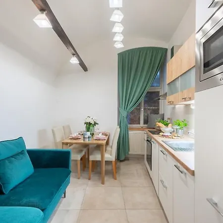 Rose / Romantic & Cozy / City Center Apartment *